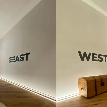 East West Πανσιόν *